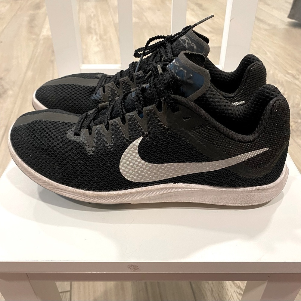 Nike Rival Distance Black/Metallic Silver/Dark Smoke Grey, Unisex Size 7
